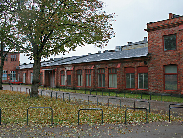 Wanhan villatehtaan sis&auml;pihaa